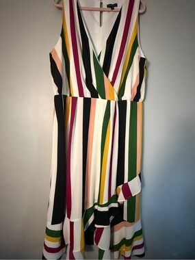 Lane Bryant Sz 24 
Cream, Forest Green, Black, and Pink Colorblock